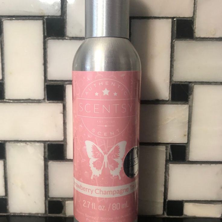 Scentsy Room Spray - Strawberry Champagne Truffle